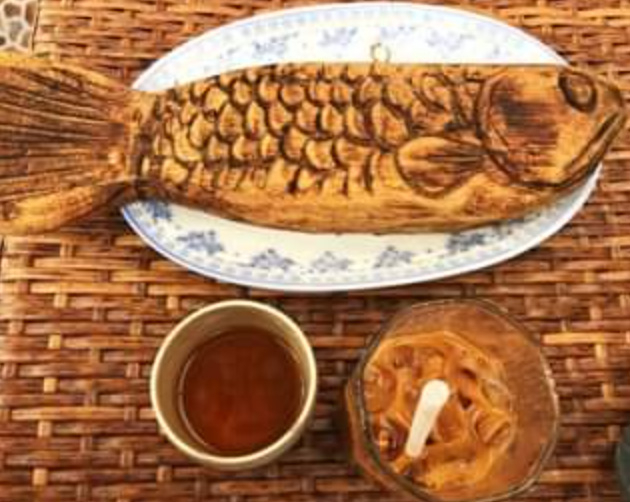 Nhìn thẳng - Nói thật: Con cá gỗ, một tiếng cười buồn